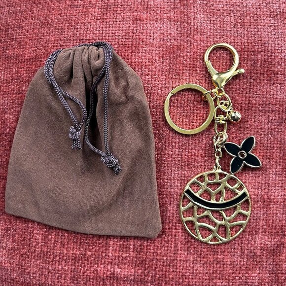 New GEO CLOVER Bag Charm Black Gold Tone - Picture 2 of 7